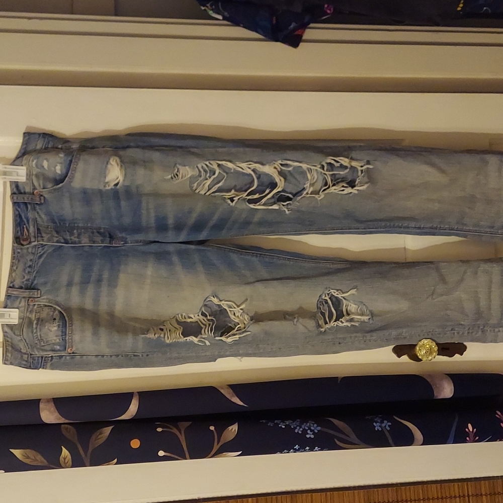 Distressed boyfriend jeans